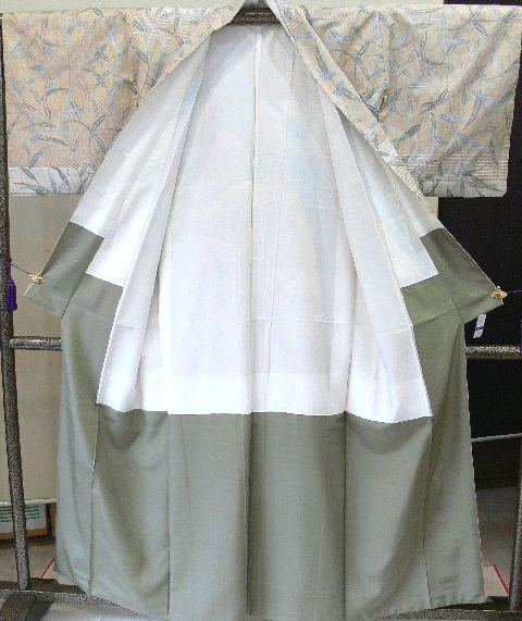 紬 ベージュ 白大島 横段に草模様 本場大島紬（MO43） – 蒲田、川崎の 