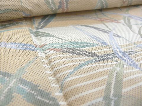 紬 ベージュ 白大島 横段に草模様 本場大島紬（MO43） – 蒲田、川崎の 